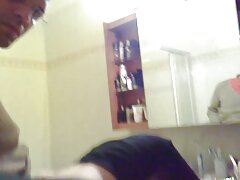 Un eje negro se coloca en un adolescente bien abierto y dispuesto