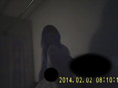 Una perra caliente es follada por tres hombres en el ascensor cuando se detiene