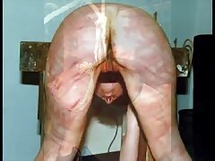 Una jovencita morena que se pone cachonda con los gemidos que le lamen los pies