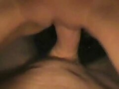 Una rubia de culo sexy y coño estrecho es follada muy duro