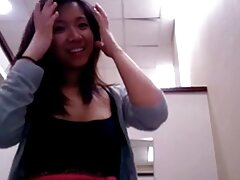Morena de culo caliente y cara bonita enseña el coño