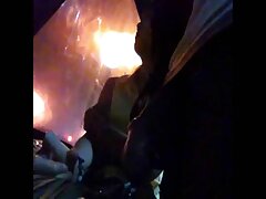 Una adolescente pelirroja está recibiendo una polla para entrar en su dulce y sexy coño