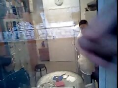 BBC martilla el jugoso coño de una zorra blanca con tetas falsas