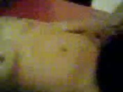Una chica con grandes tetas se frota el coño mojado y sexy hoy