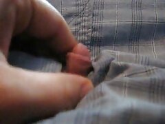 Una dulce latina de grandes pezones oscuros en las tetas está follando