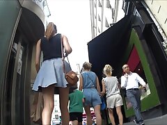 Una morena que adora lamer el coño se lo está haciendo hoy a su amiga pelirroja