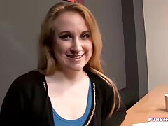 Chica amateur es follada durante la sesión de casting en el sofá