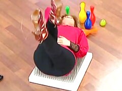 Un par de lesbianas desagradables lamerán con gusto el coño y el ojete